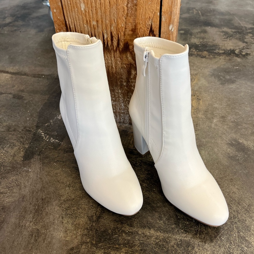 Gorgeous white boots